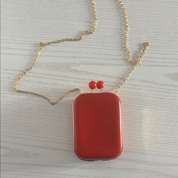 Elizabeth Arden Red Crossbody Bag with Gold Chain - Picture 2 of 11